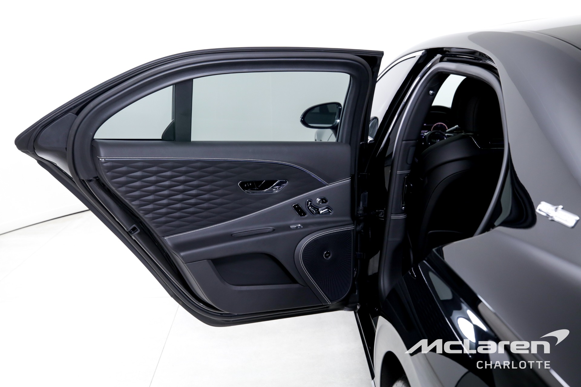 Vehicle Image 16 of 65 for 2021 Bentley Flying Spur
