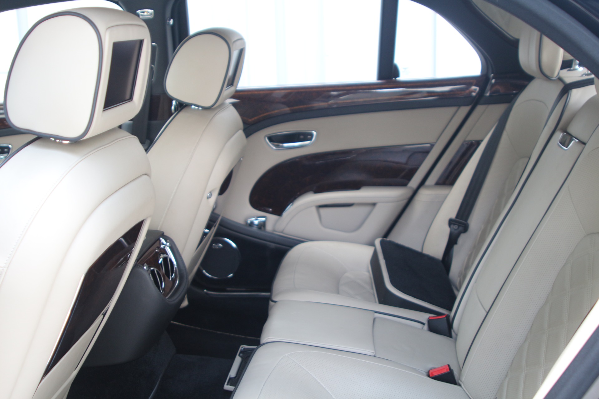 Vehicle Image 16 of 31 for 2016 Bentley Mulsanne