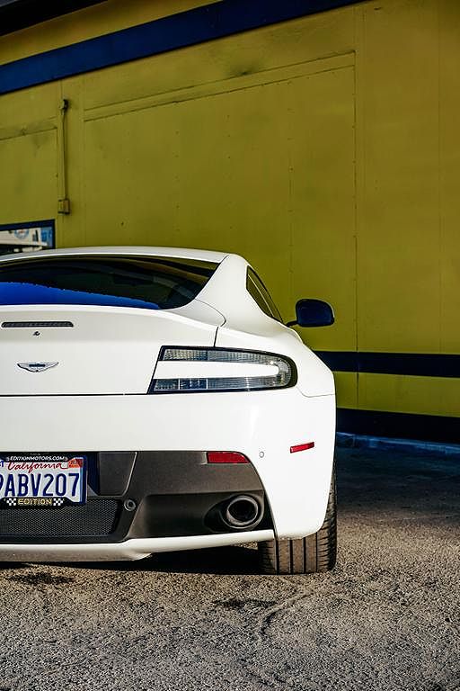 2015 Aston Martin V8 Vantage - 13