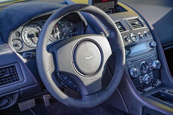 2015 Aston Martin V8 Vantage - 22