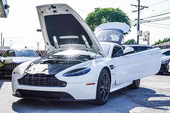 2015 Aston Martin V8 Vantage - 32