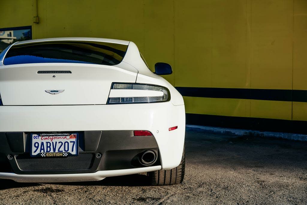 2015 Aston Martin V8 Vantage - 77