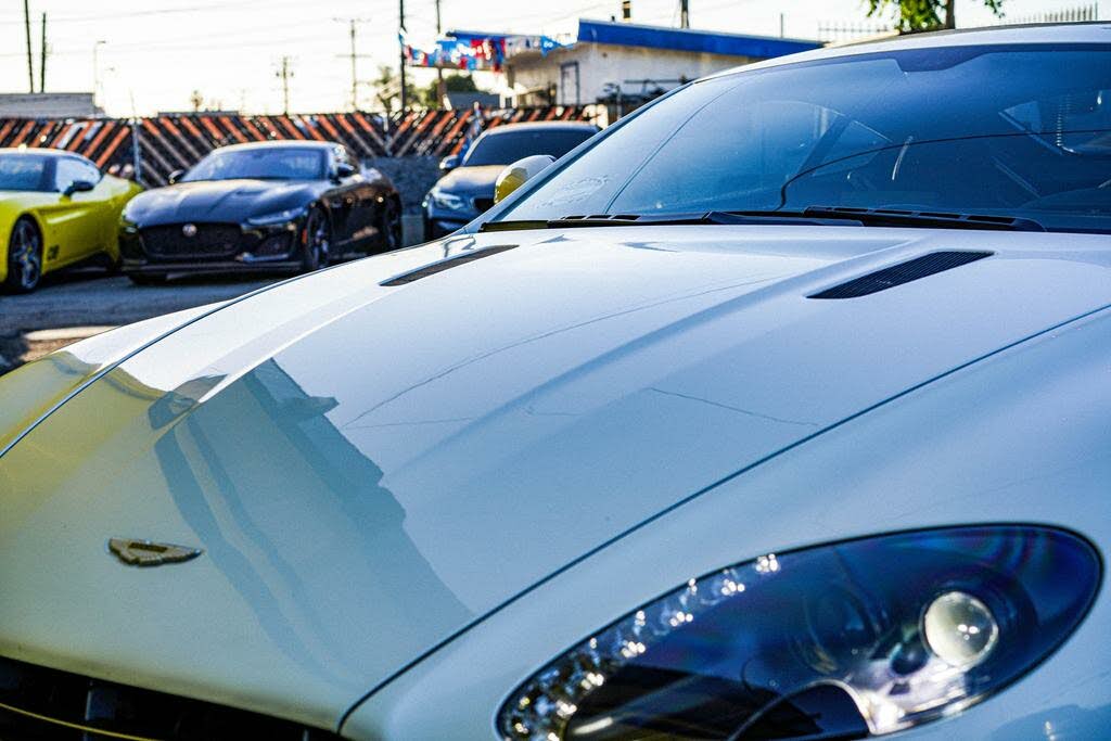 Vehicle Image 82 of 132 for 2015 Aston Martin V8 Vantage