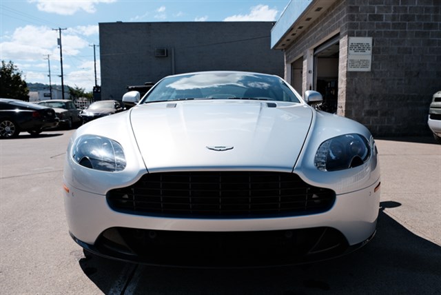 2016 Aston Martin V8 Vantage - 1