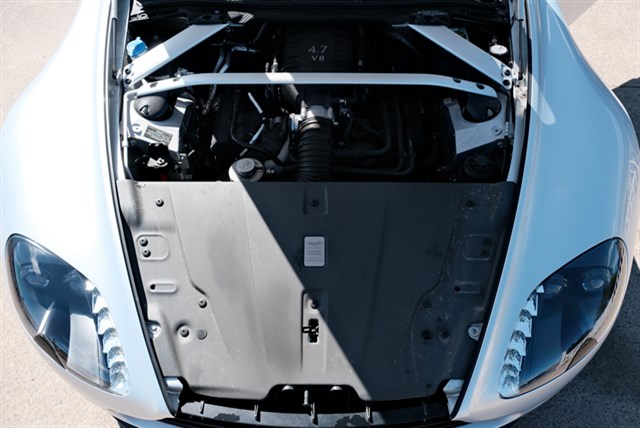 2016 Aston Martin V8 Vantage - 21