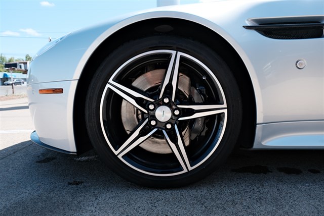 2016 Aston Martin V8 Vantage - 23