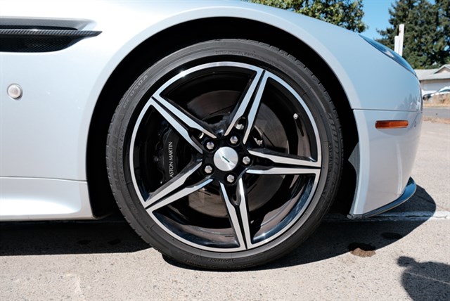 2016 Aston Martin V8 Vantage - 24