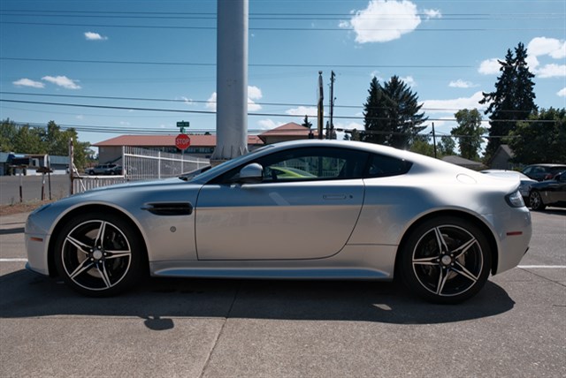 2016 Aston Martin V8 Vantage - 3