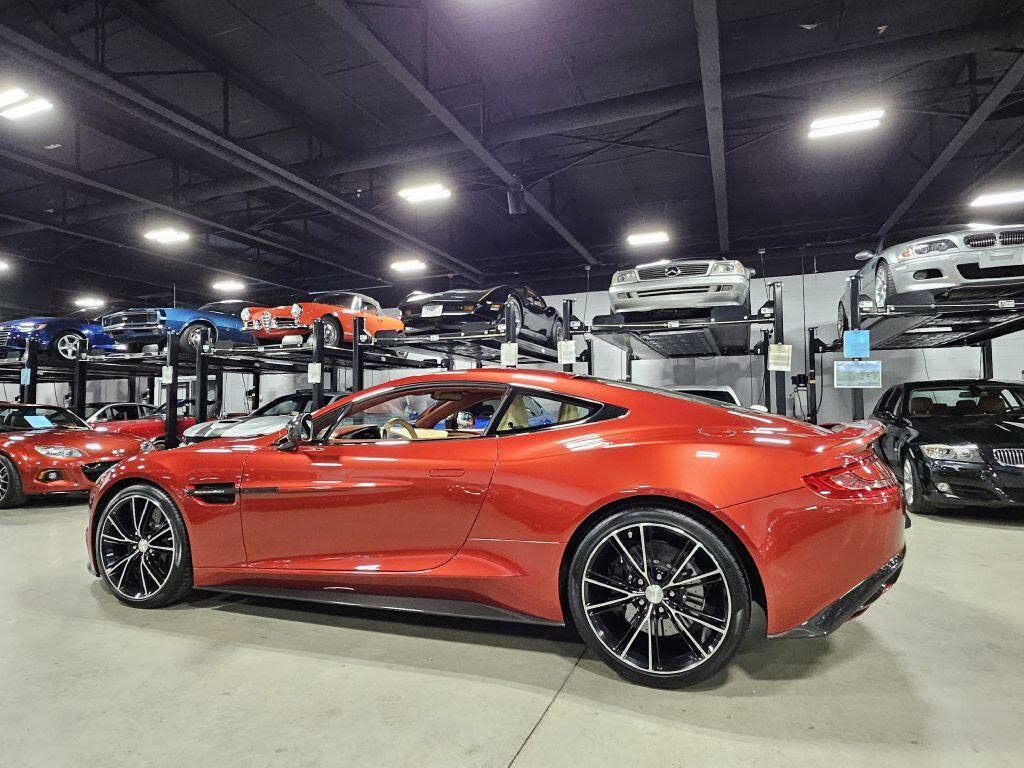 2014 Aston Martin Vanquish - 25