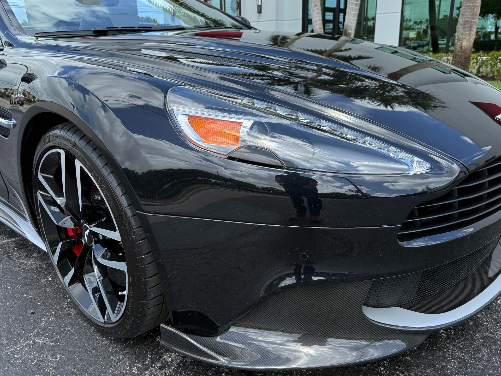 Vehicle Image 12 of 70 for 2018 Aston Martin Vanquish S