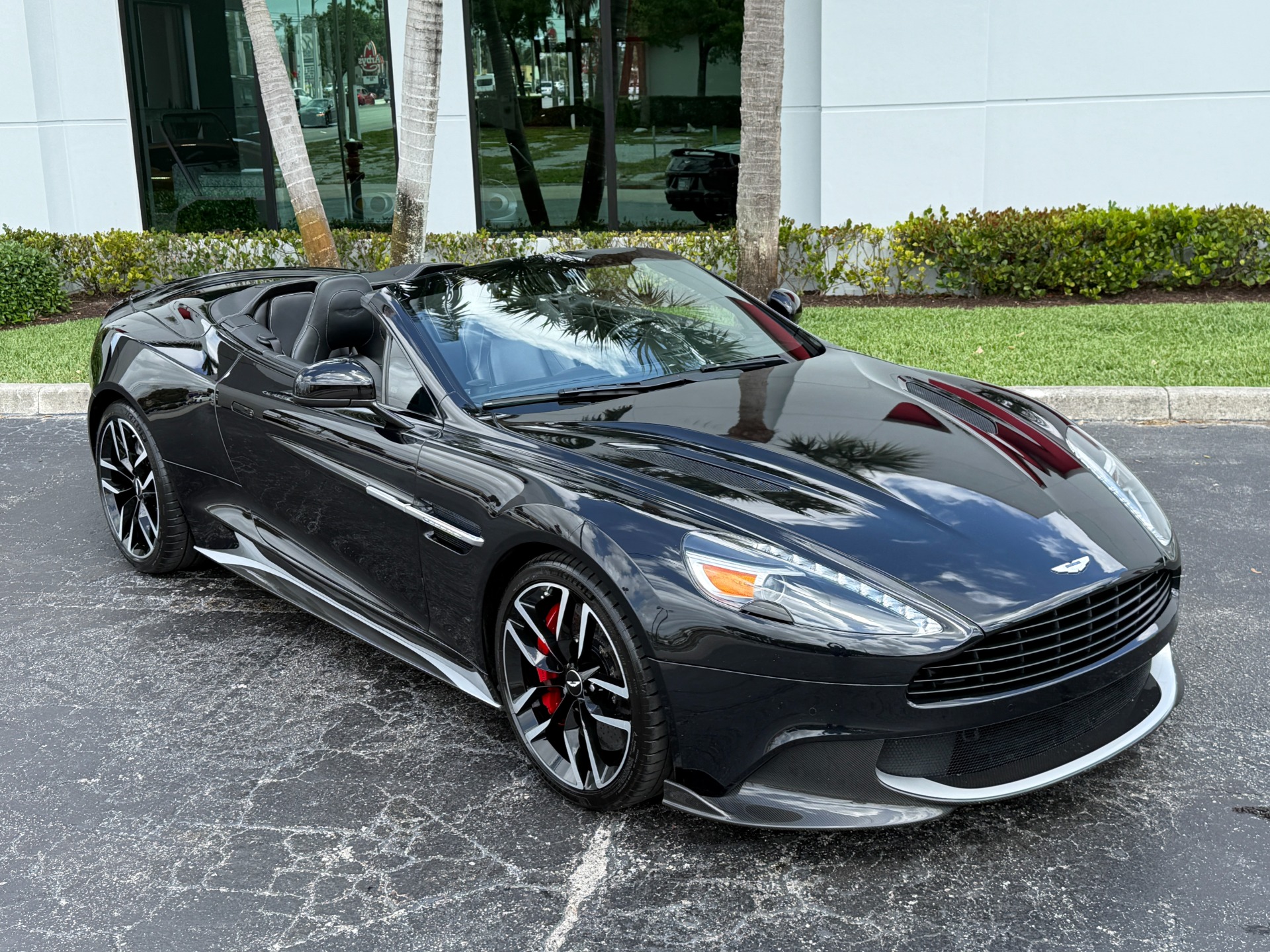 Vehicle Image 13 of 70 for 2018 Aston Martin Vanquish S