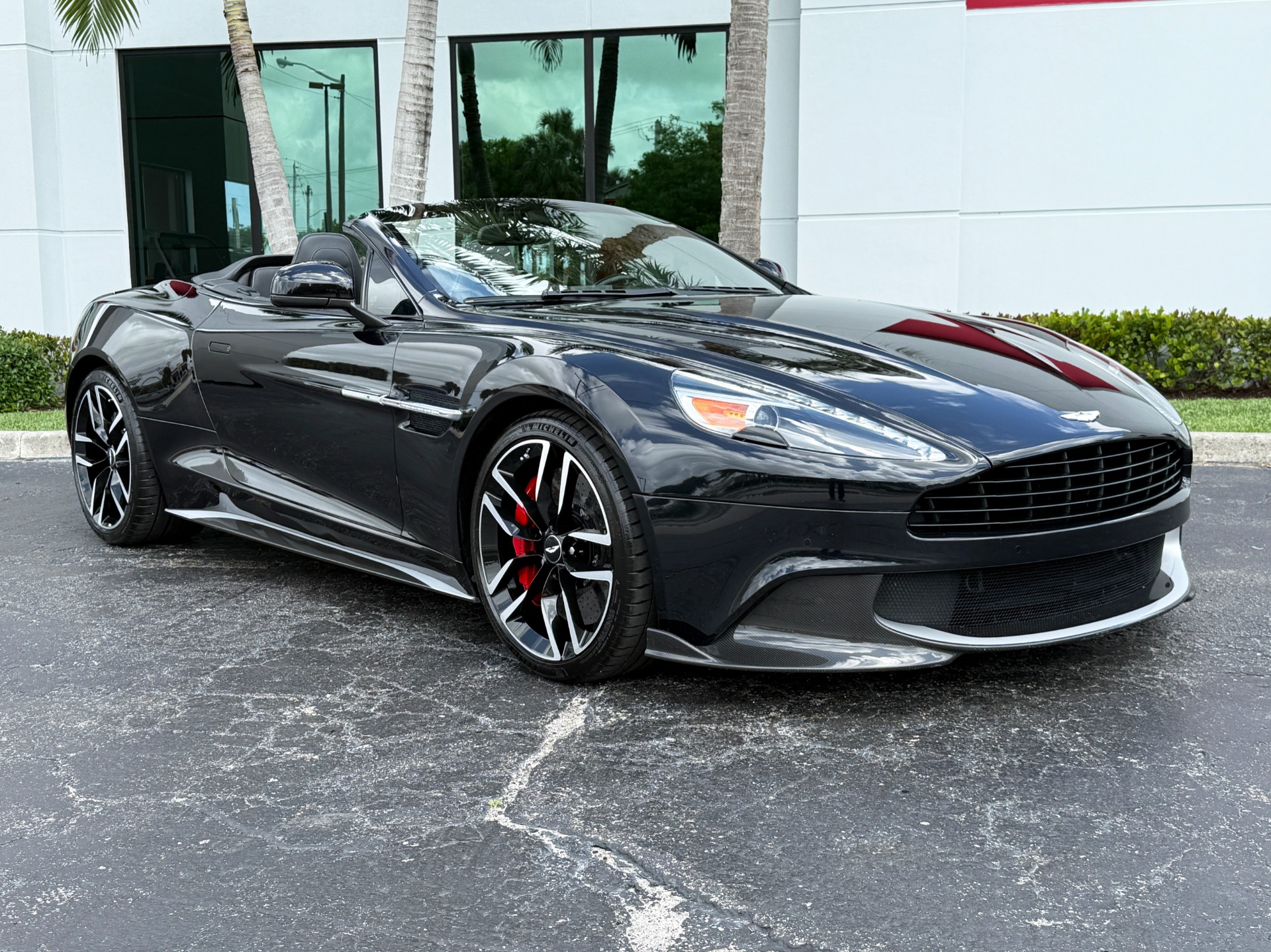 Vehicle Image 14 of 70 for 2018 Aston Martin Vanquish S