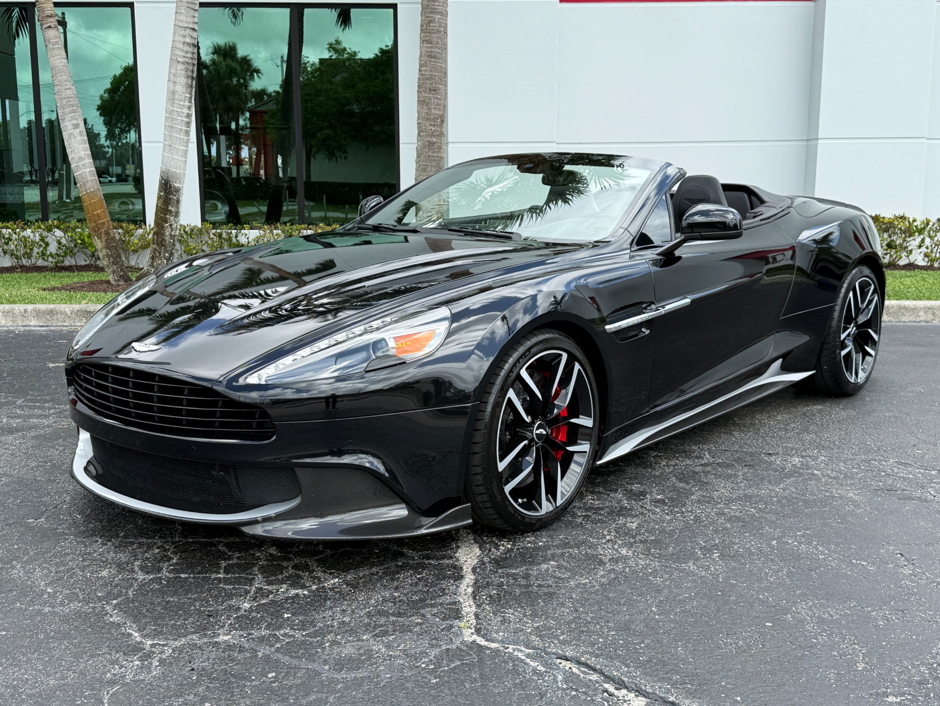 Vehicle Image 24 of 70 for 2018 Aston Martin Vanquish S