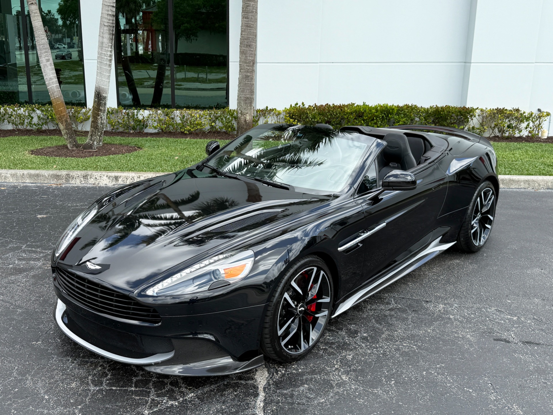 Vehicle Image 25 of 70 for 2018 Aston Martin Vanquish S