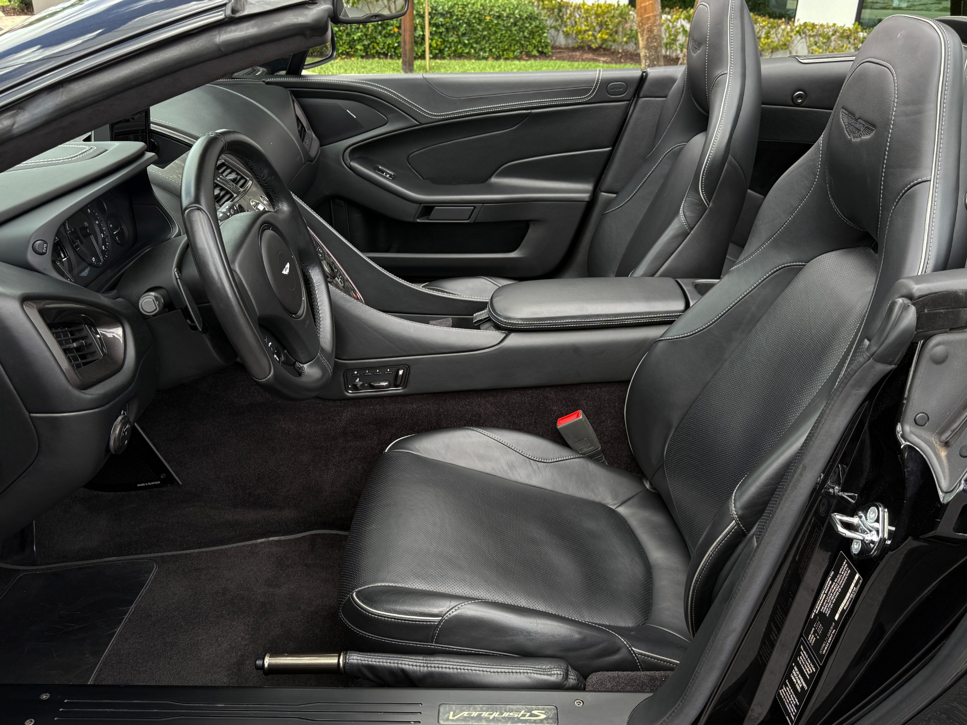 Vehicle Image 27 of 70 for 2018 Aston Martin Vanquish S