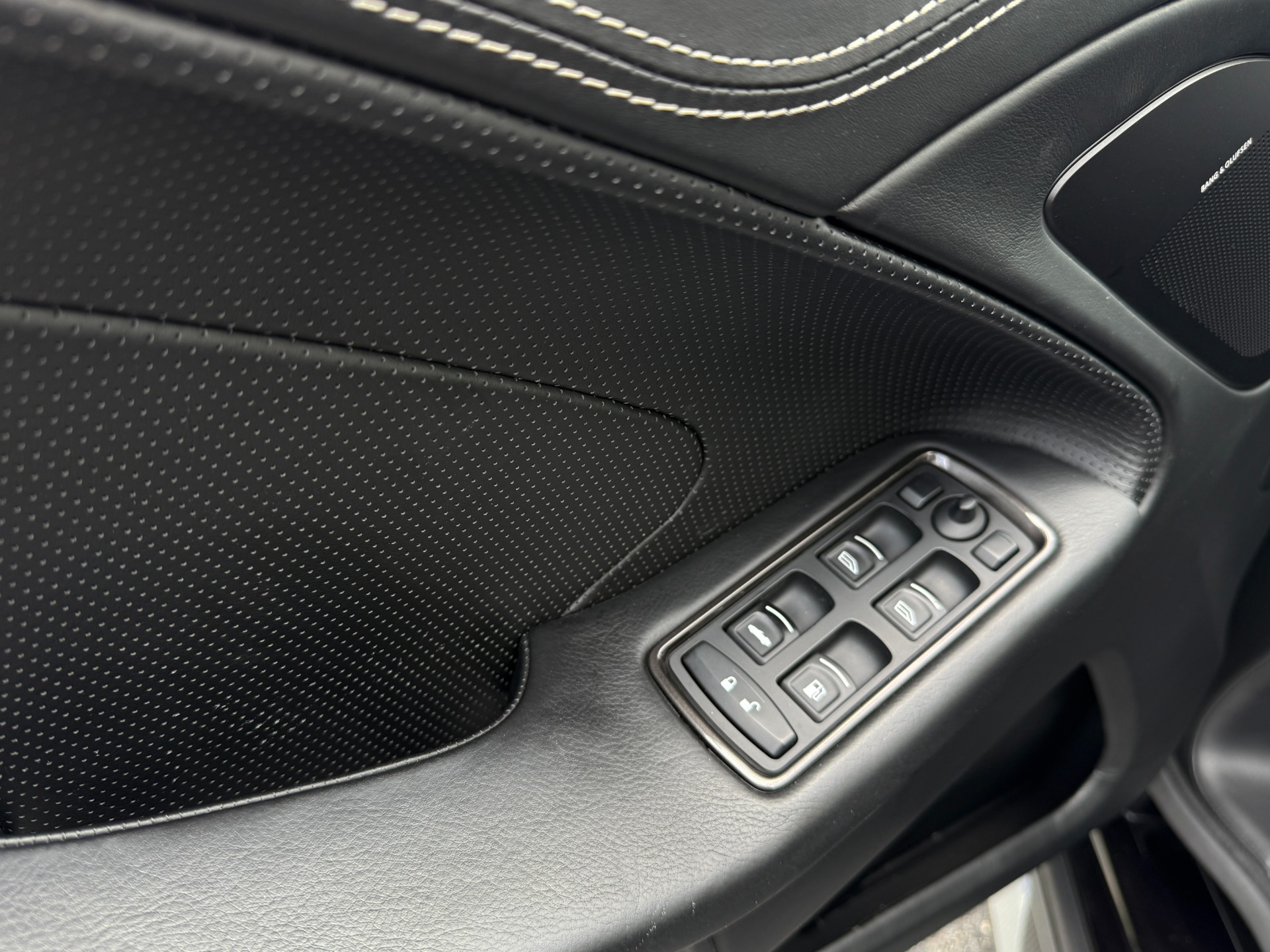 Vehicle Image 31 of 70 for 2018 Aston Martin Vanquish S