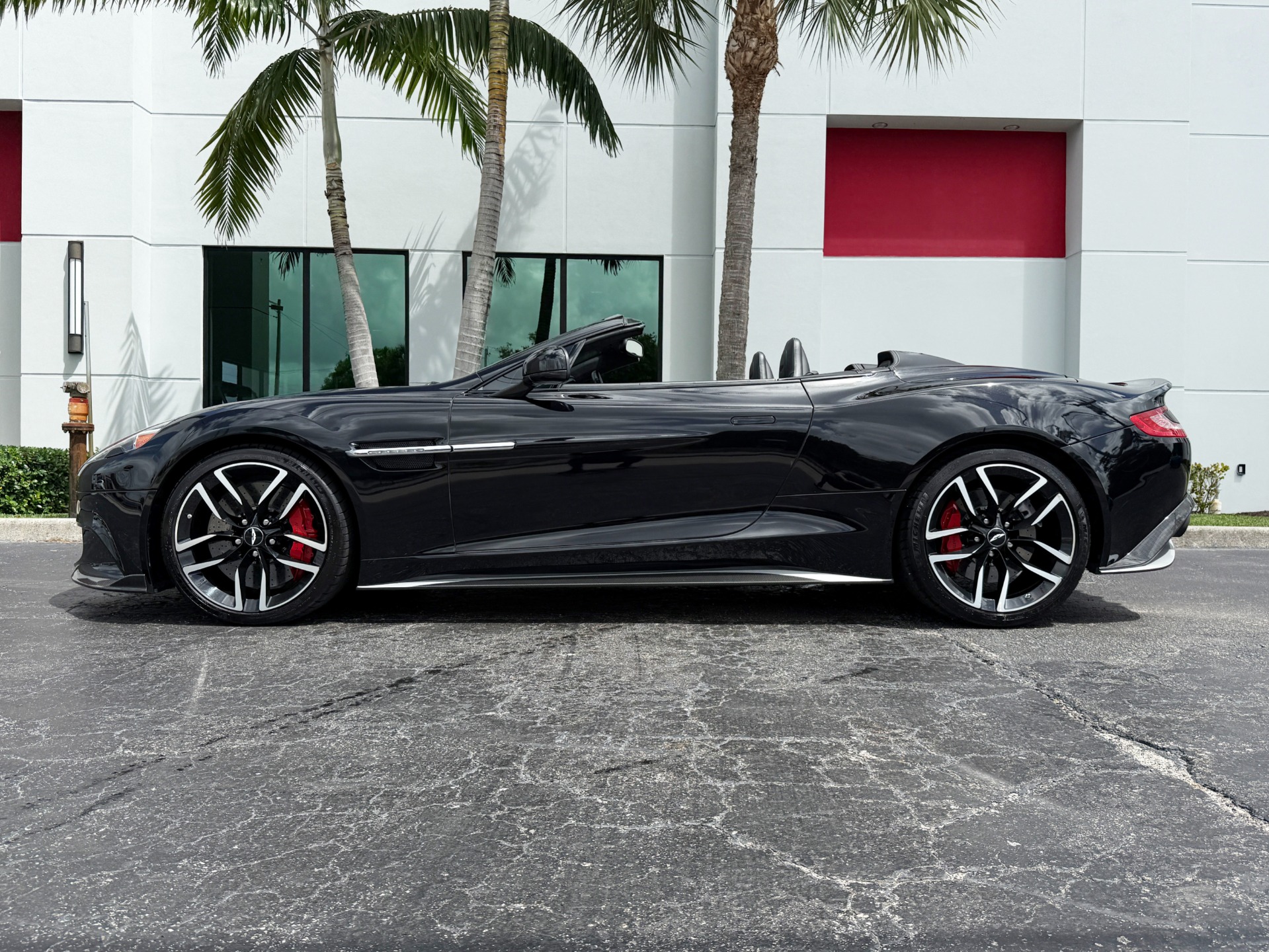 Vehicle Image 39 of 70 for 2018 Aston Martin Vanquish S