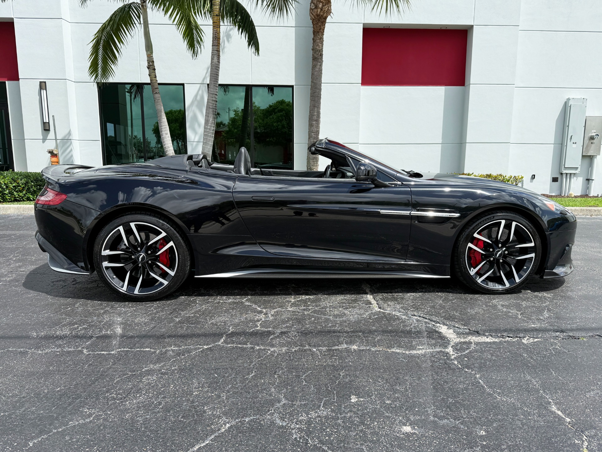 Vehicle Image 4 of 70 for 2018 Aston Martin Vanquish S