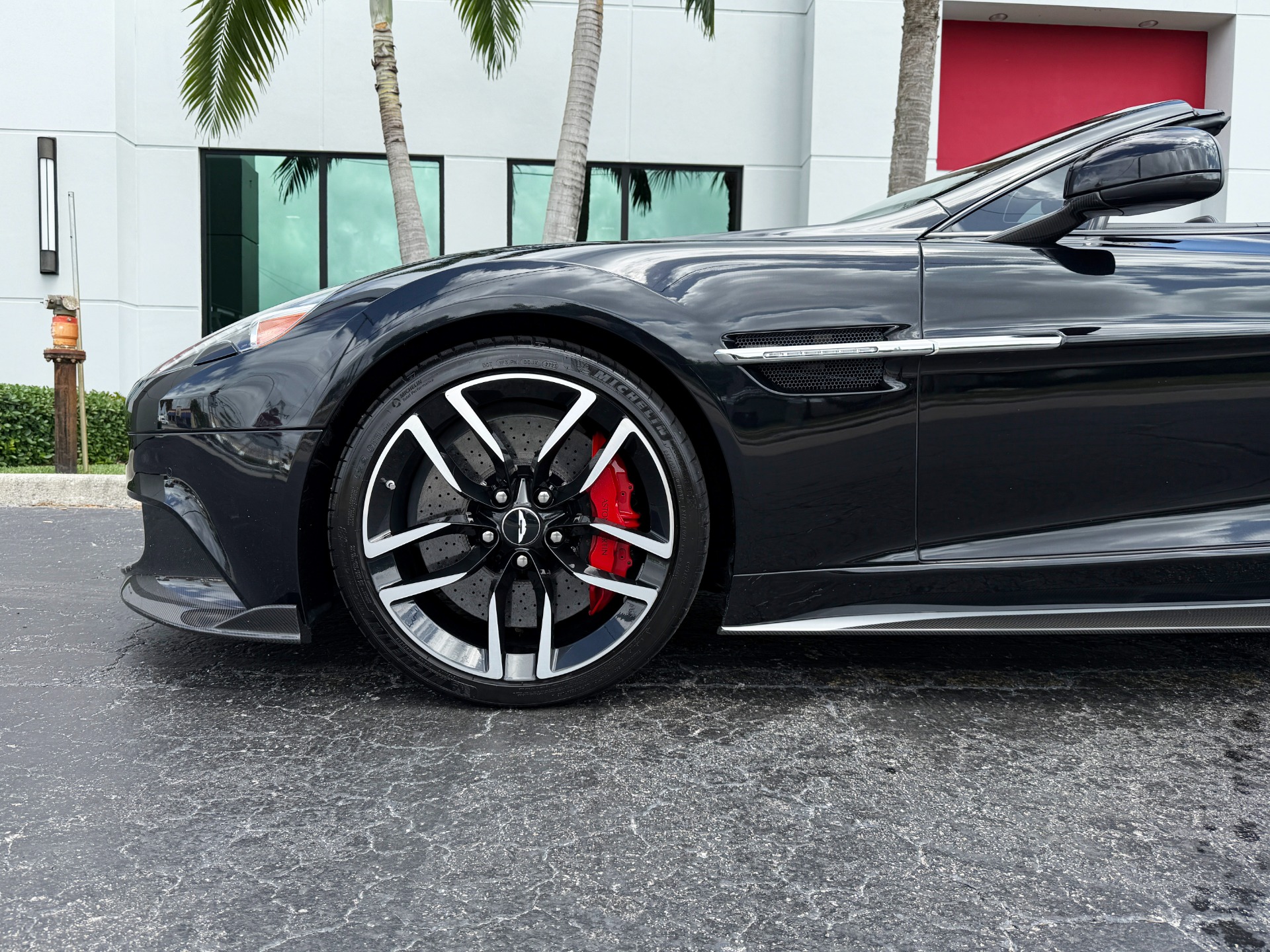 Vehicle Image 40 of 70 for 2018 Aston Martin Vanquish S