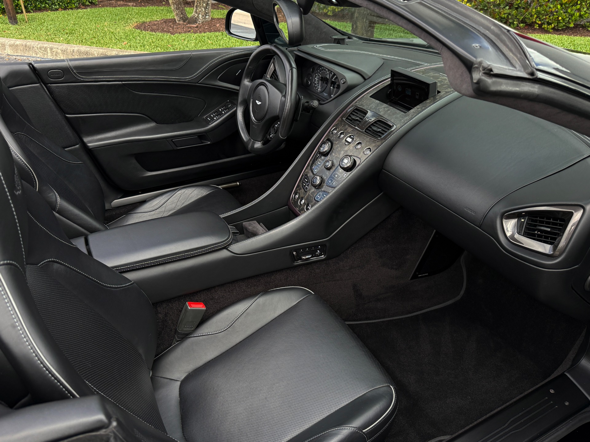 Vehicle Image 47 of 70 for 2018 Aston Martin Vanquish S