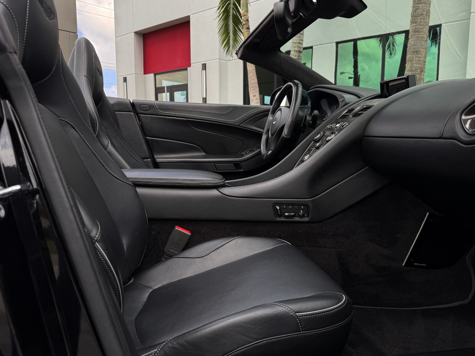 Vehicle Image 49 of 70 for 2018 Aston Martin Vanquish S