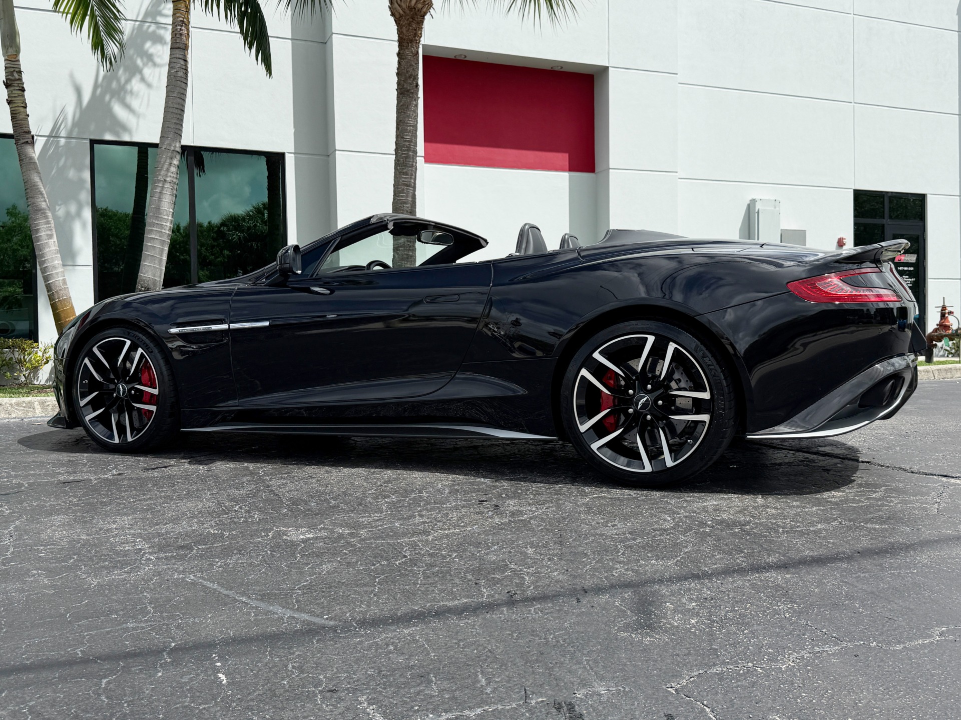 Vehicle Image 53 of 70 for 2018 Aston Martin Vanquish S