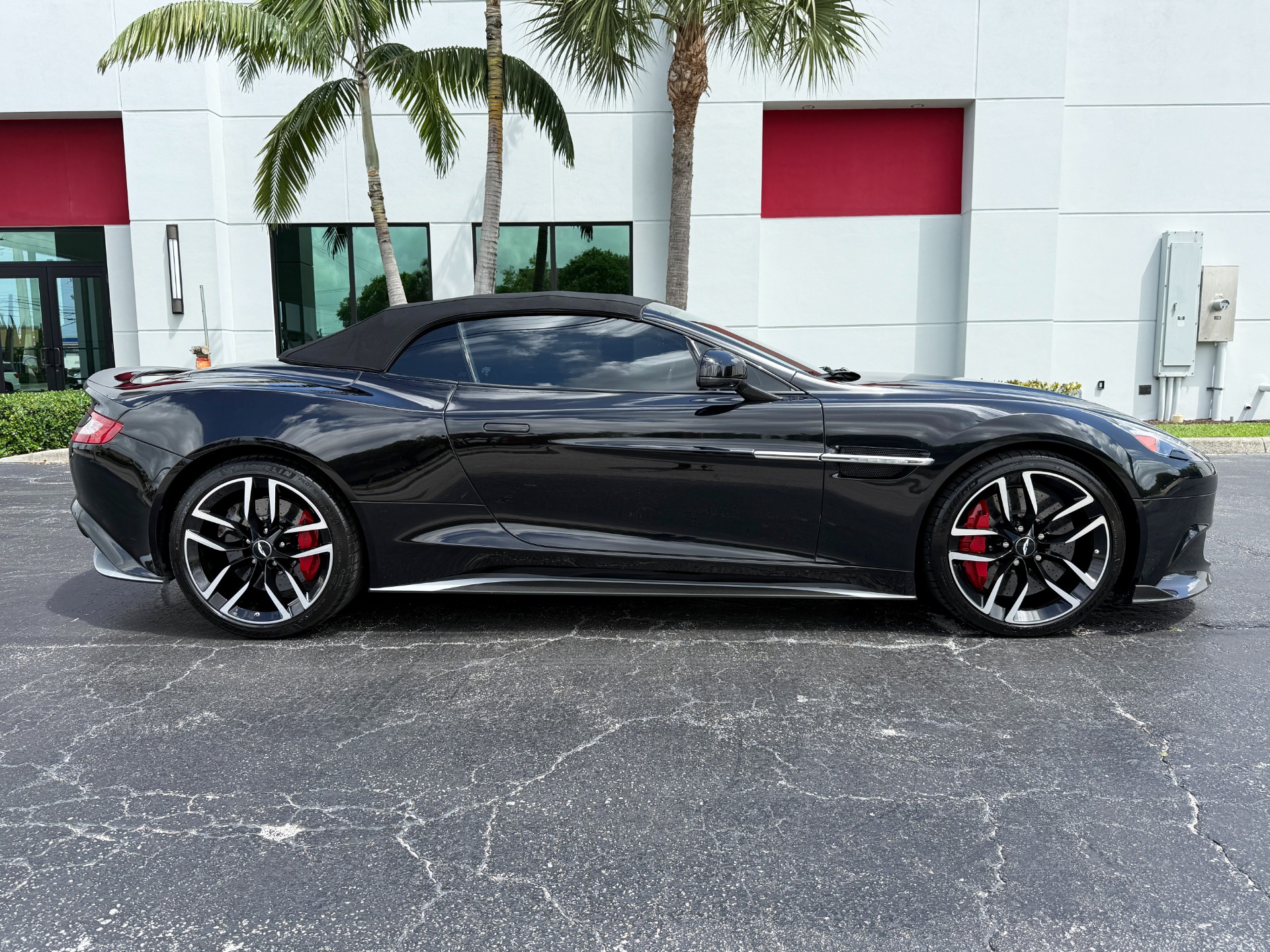 Vehicle Image 6 of 70 for 2018 Aston Martin Vanquish S