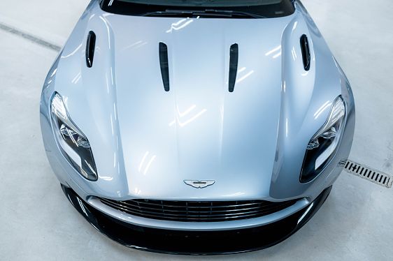 2018 Aston Martin DB11 - 16