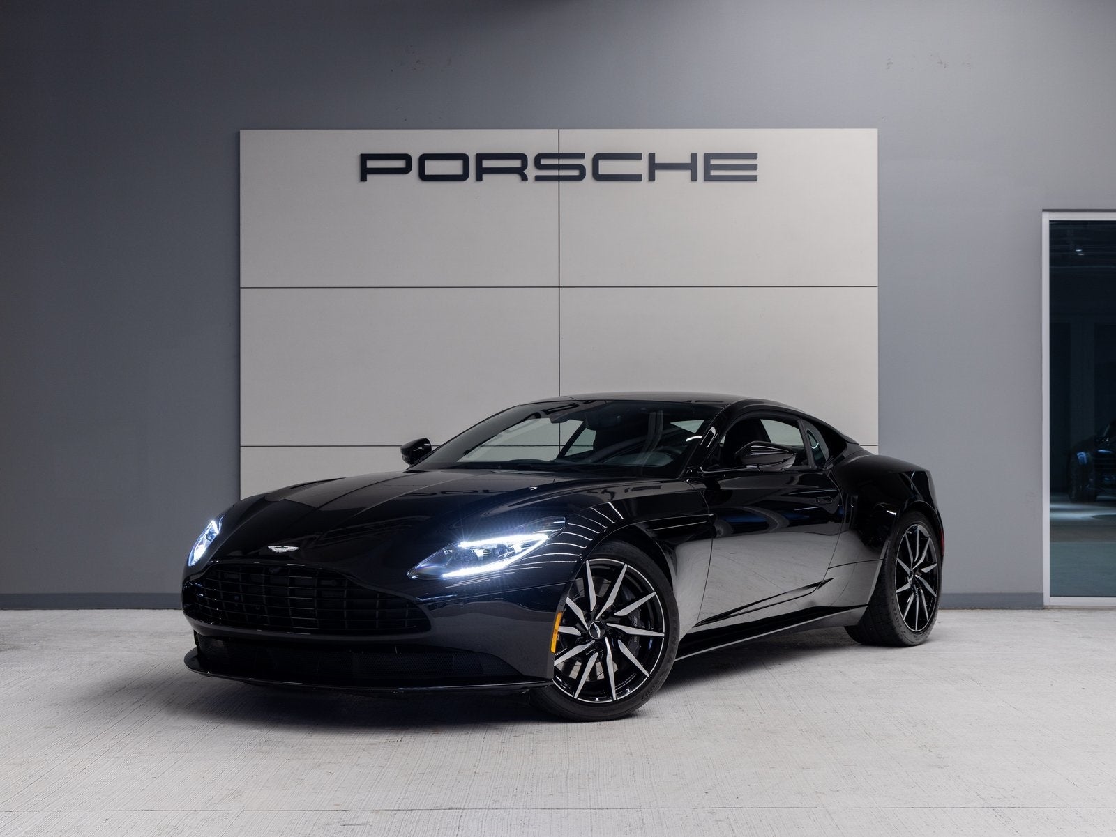 2020 Aston Martin DB11 V8