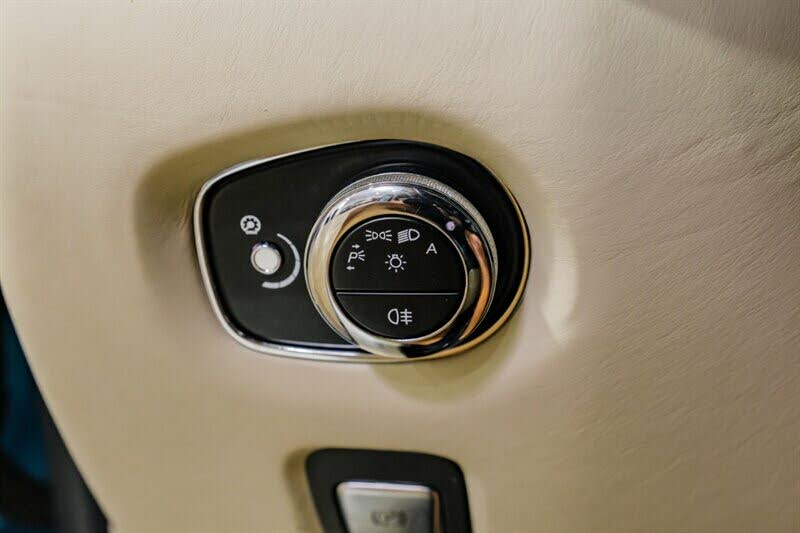 Vehicle Image 27 of 109 for 2019 Aston Martin DB11