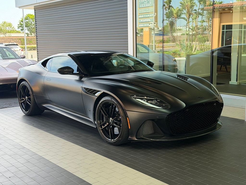 2021 Aston Martin DBS
