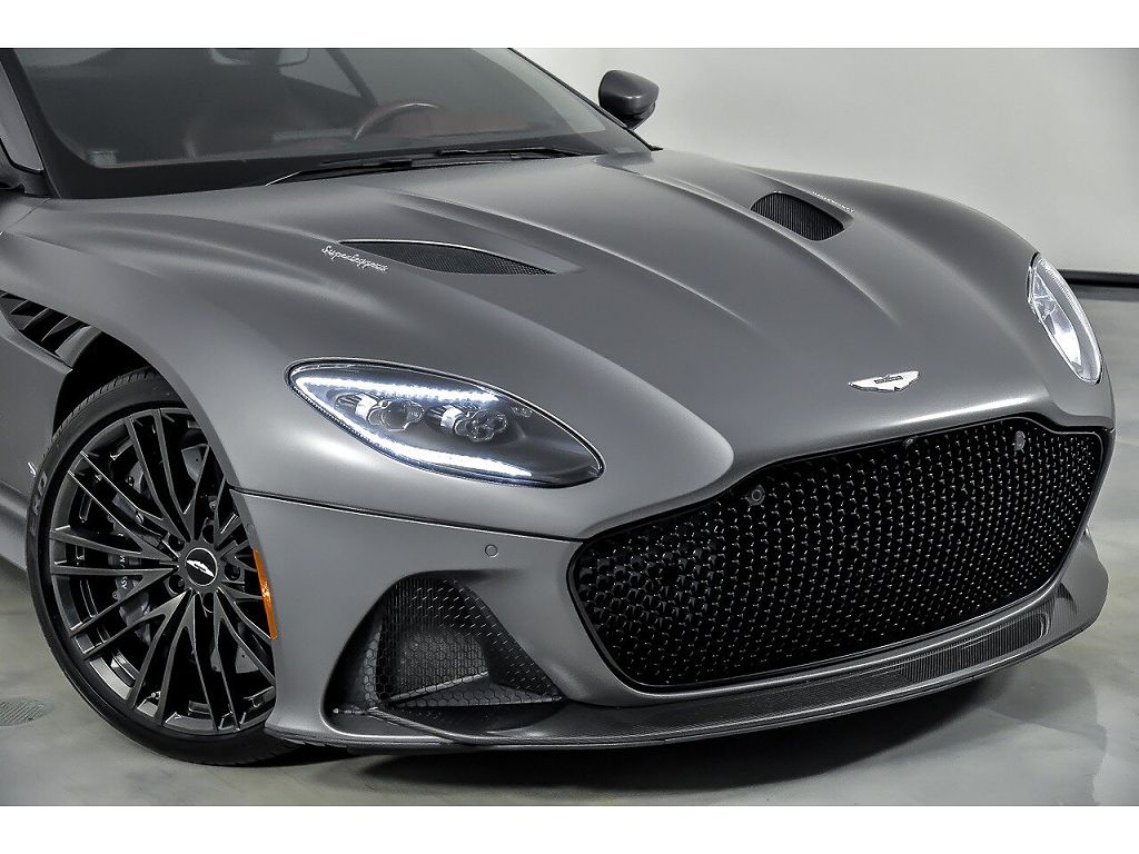 2021 Aston Martin DBS