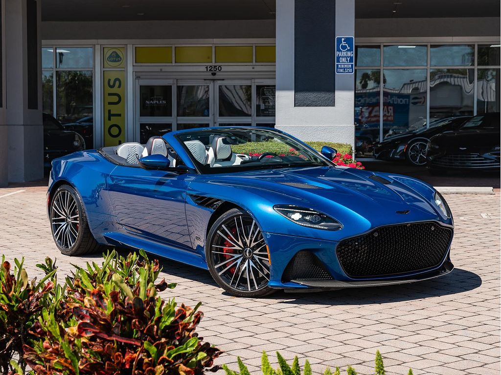 2022 Aston Martin DBS Volante
