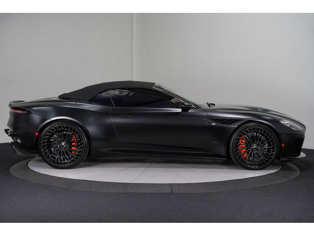 2022 Aston Martin DBS Volante