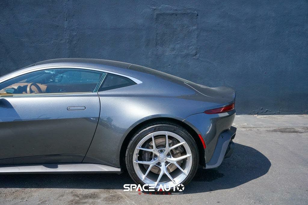 2019 Aston Martin Vantage - 9