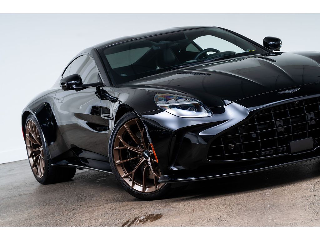 2025 Aston Martin V8 Vantage