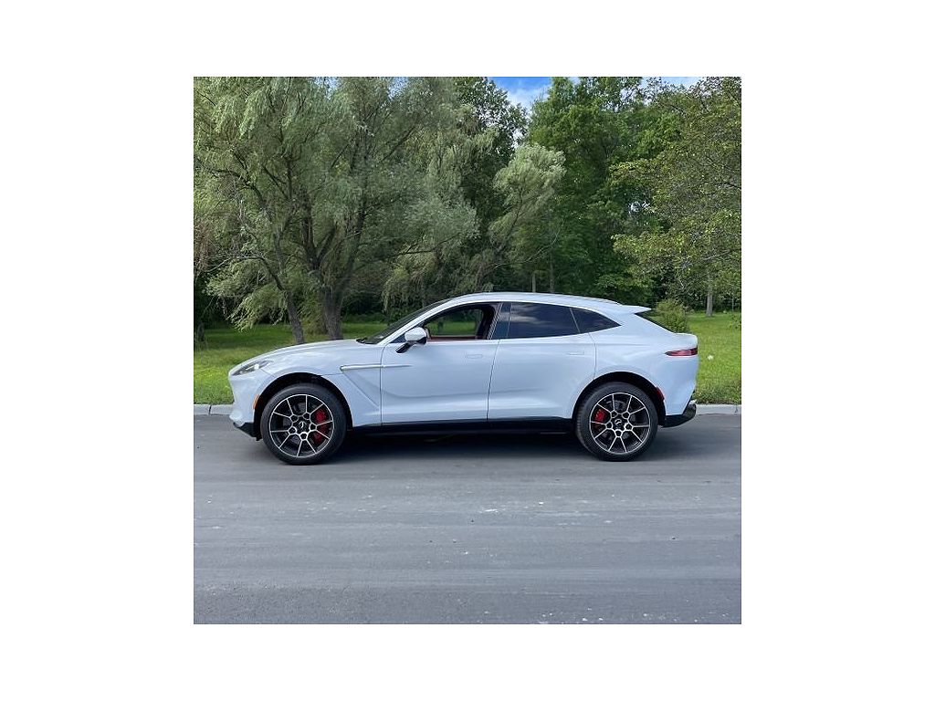 2021 Aston Martin DBX
