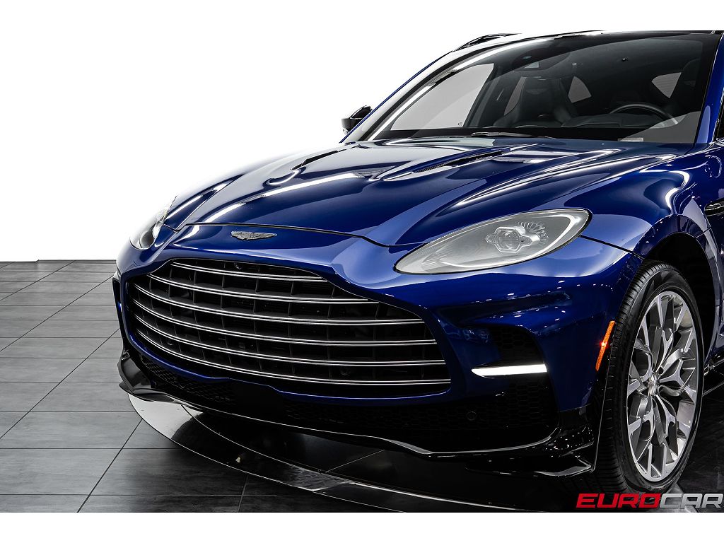 2023 Aston Martin DBX707