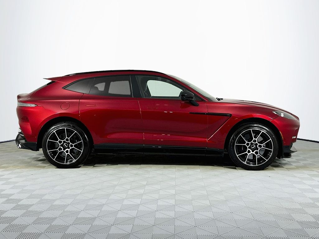2023 Aston Martin DBX707