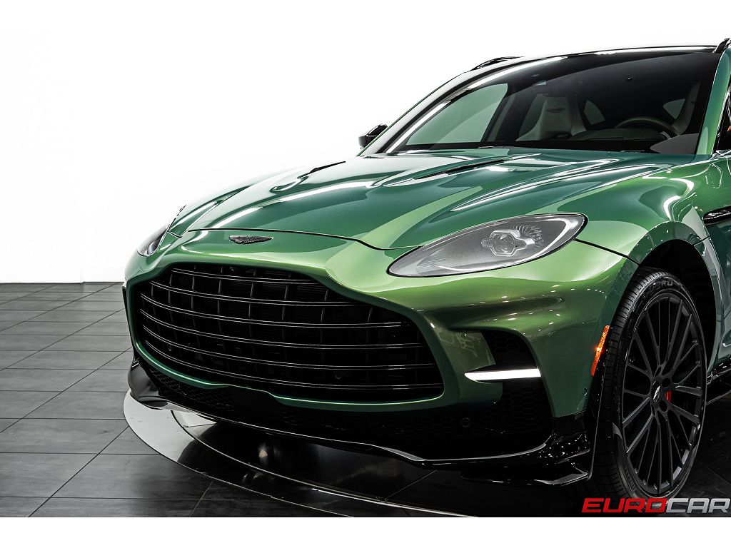 2023 Aston Martin DBX707