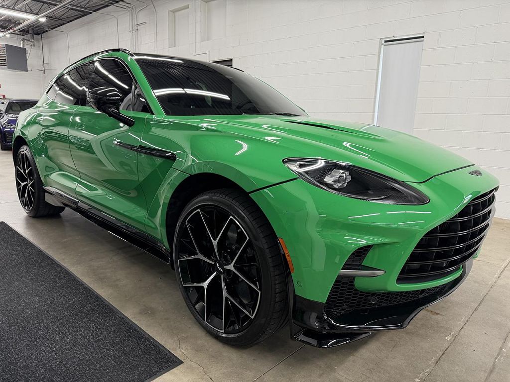 2025 Aston Martin DBX