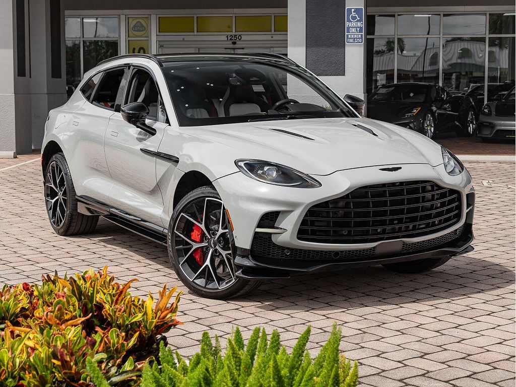 2025 Aston Martin DBX707