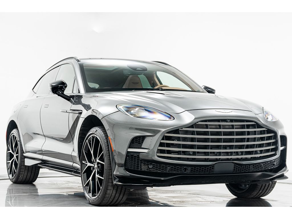 2025 Aston Martin DBX