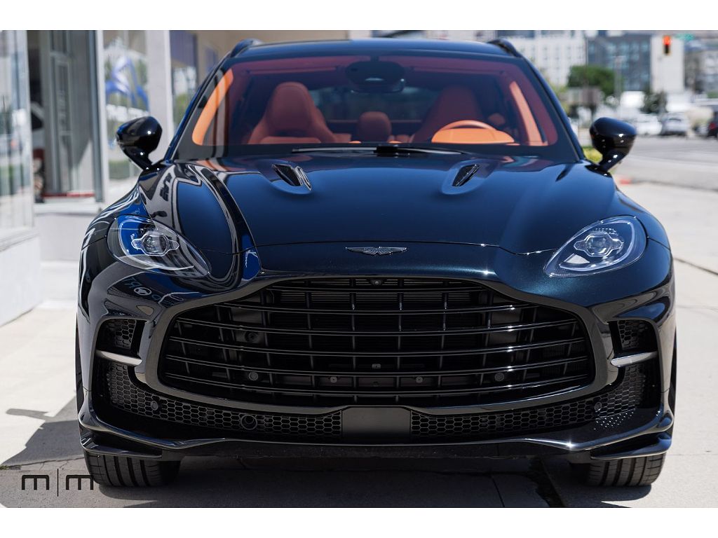 2025 Aston Martin DBX