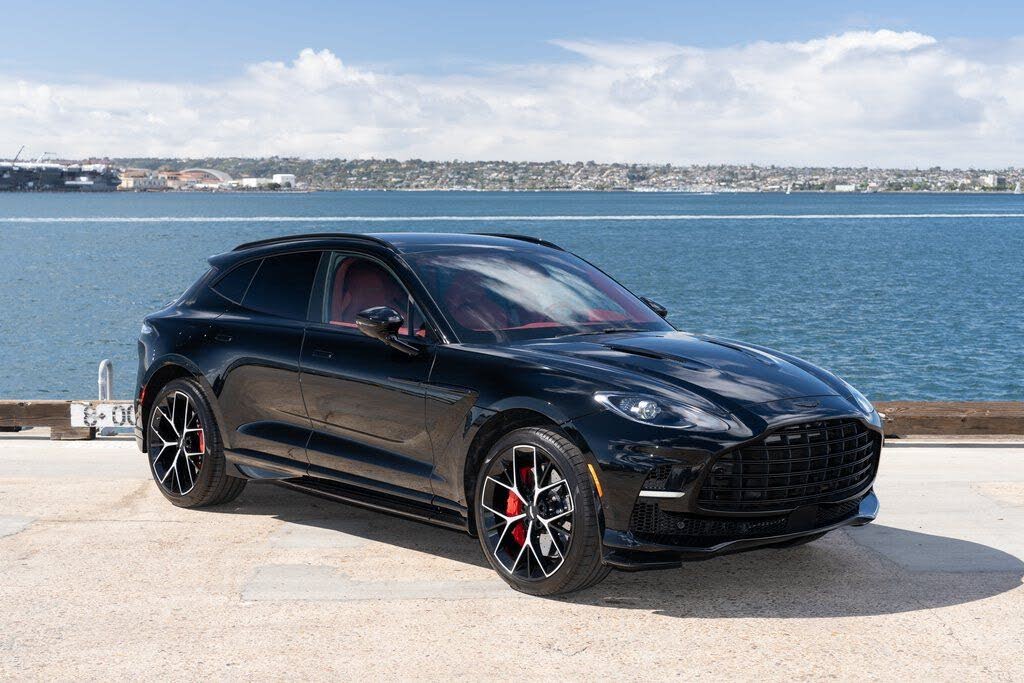 2026 Aston Martin DBX