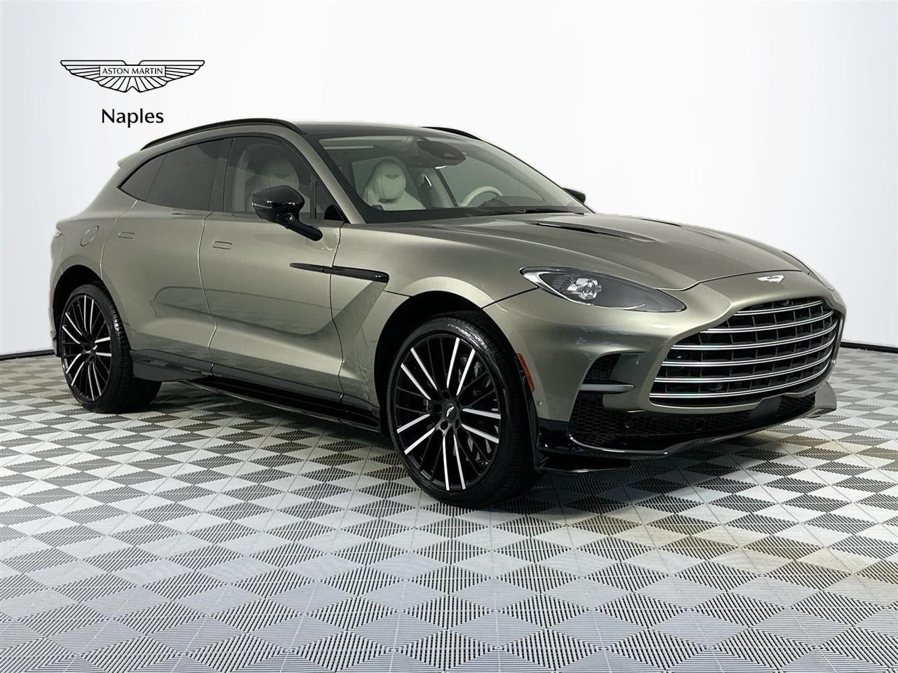 2025 Aston Martin DBX707