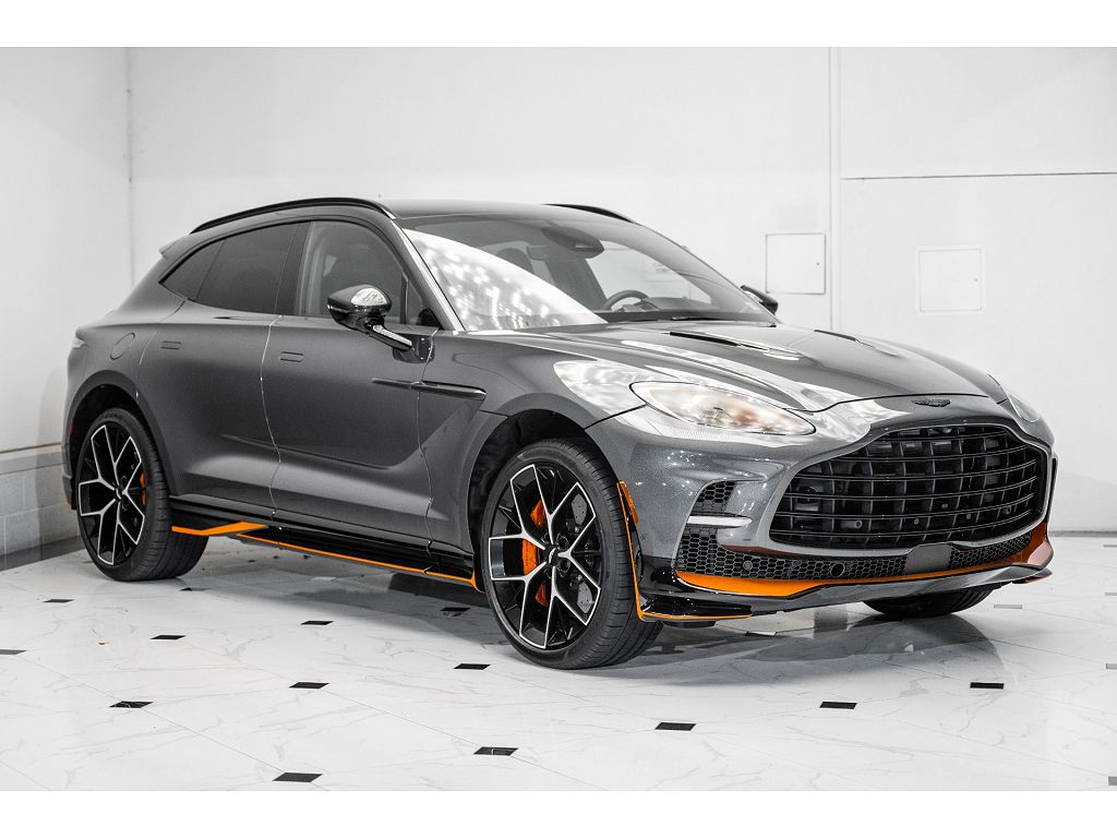 2025 Aston Martin DBX