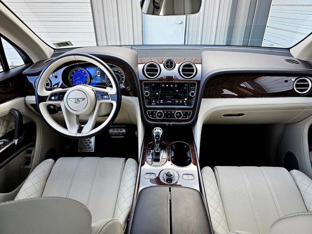 Vehicle Image 32 of 73 for 2017 Bentley Bentayga