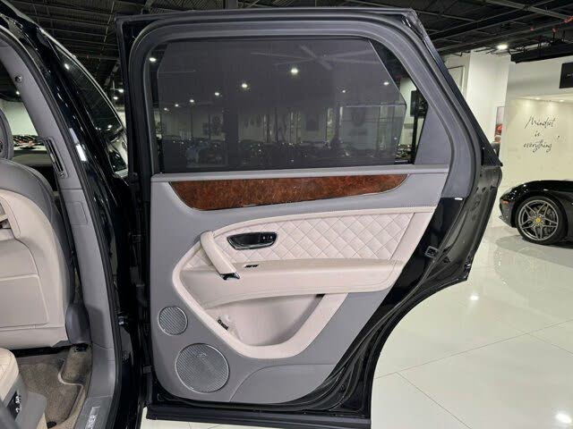 Vehicle Image 42 of 58 for 2018 Bentley Bentayga