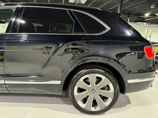 Vehicle Image 51 of 58 for 2018 Bentley Bentayga